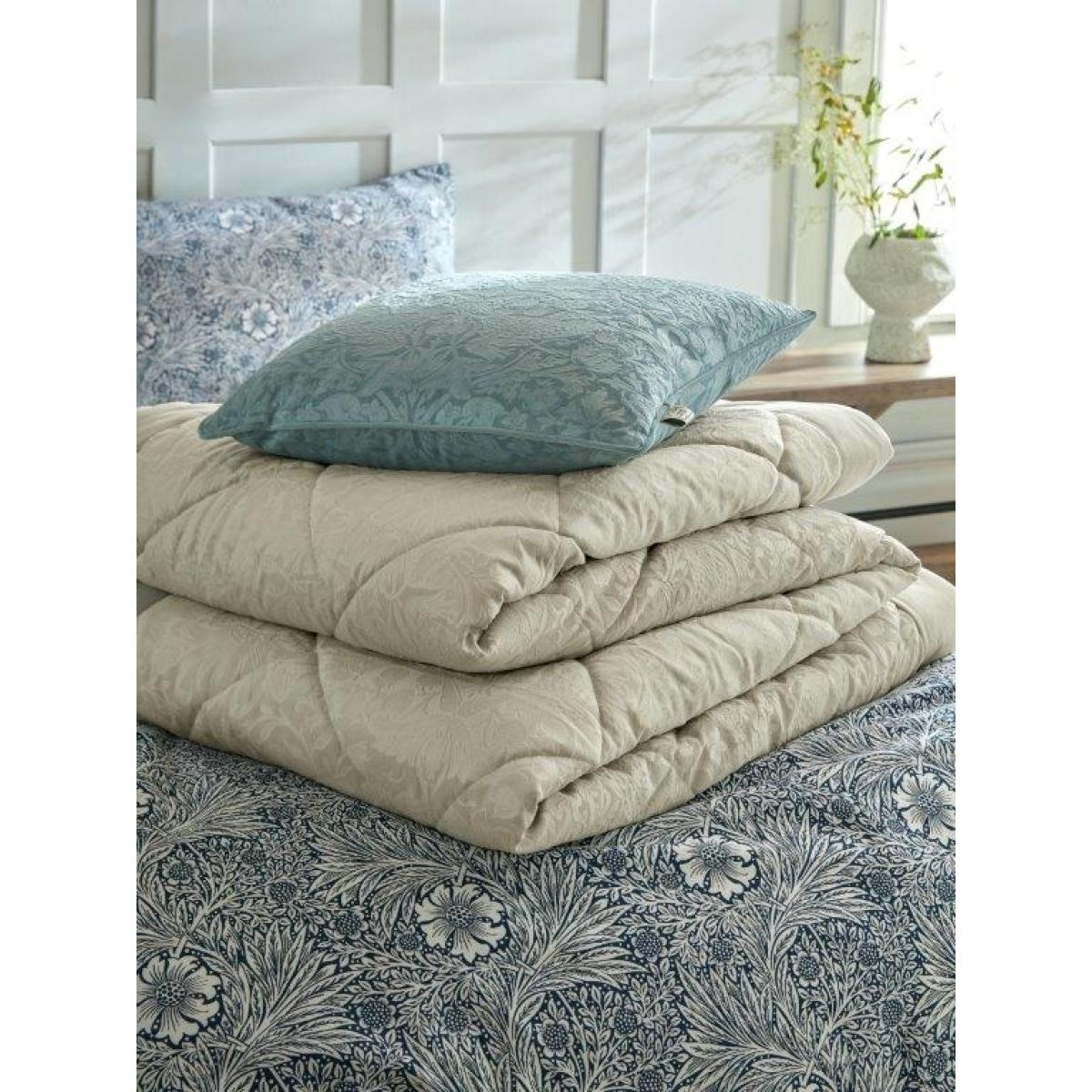 William Morris At Home Strawberry Thief Embossed Quilted Bedspread - Oyster – image 6