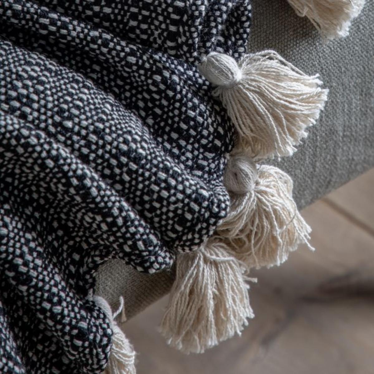 Woven Throw with Tassels 130x170cm - Black/Cream – image 3