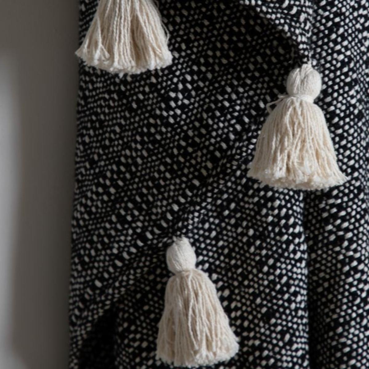 Woven Throw with Tassels 130x170cm - Black/Cream – image 4