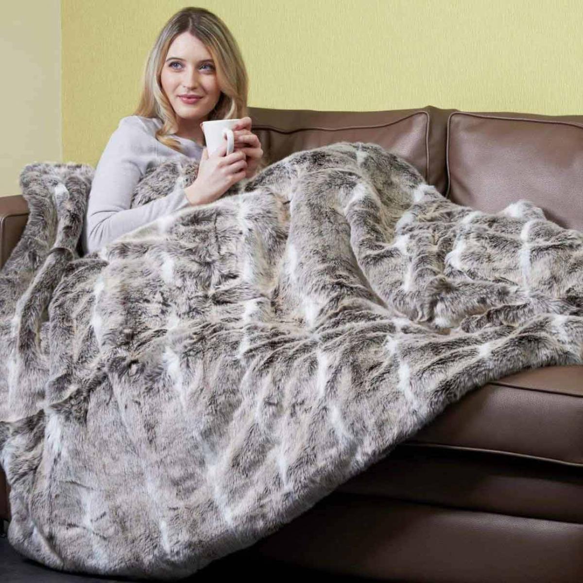 Dreamland Alaskan Luxury Faux Fur Throw – image 2
