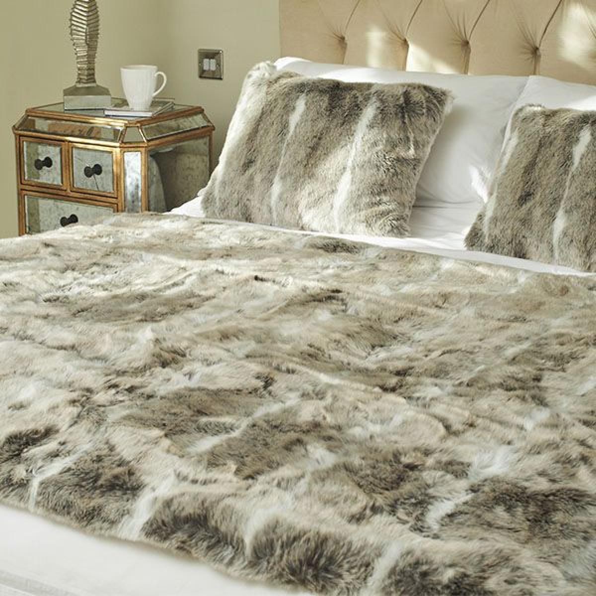 Dreamland Alaskan Luxury Faux Fur Throw – image 3