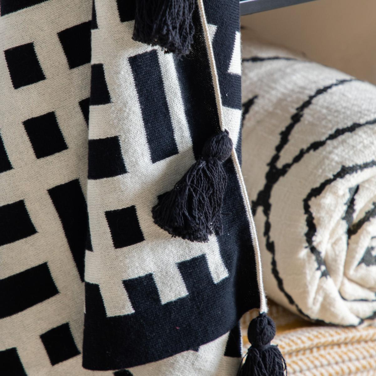 Merton Knitted Tassel Throw 130x170cm - Black – image 4