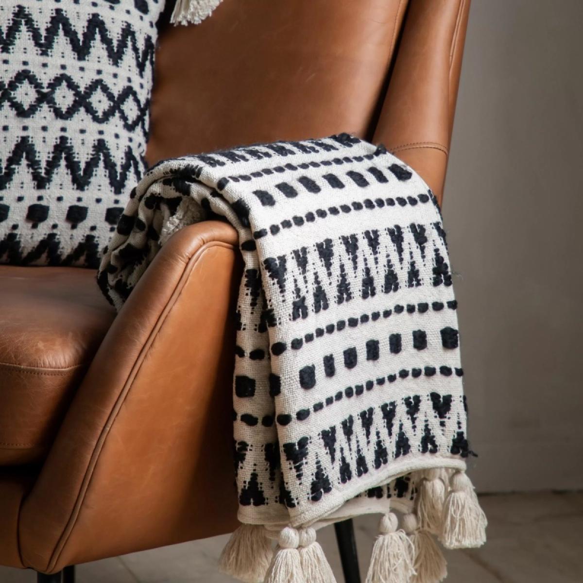 Tufted Throw 130x170cm - Black/Cream – image 5