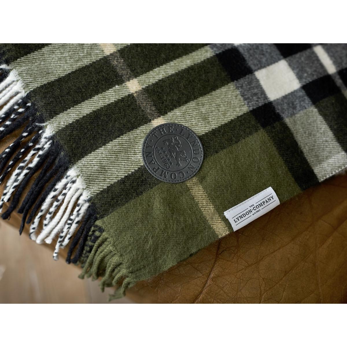 Deyongs Fergus Tartan Throw - Green – image 3
