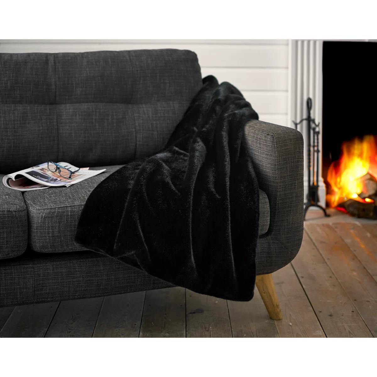 Deyongs Ashford Supersoft Faux Fur Throw - Black – image 3