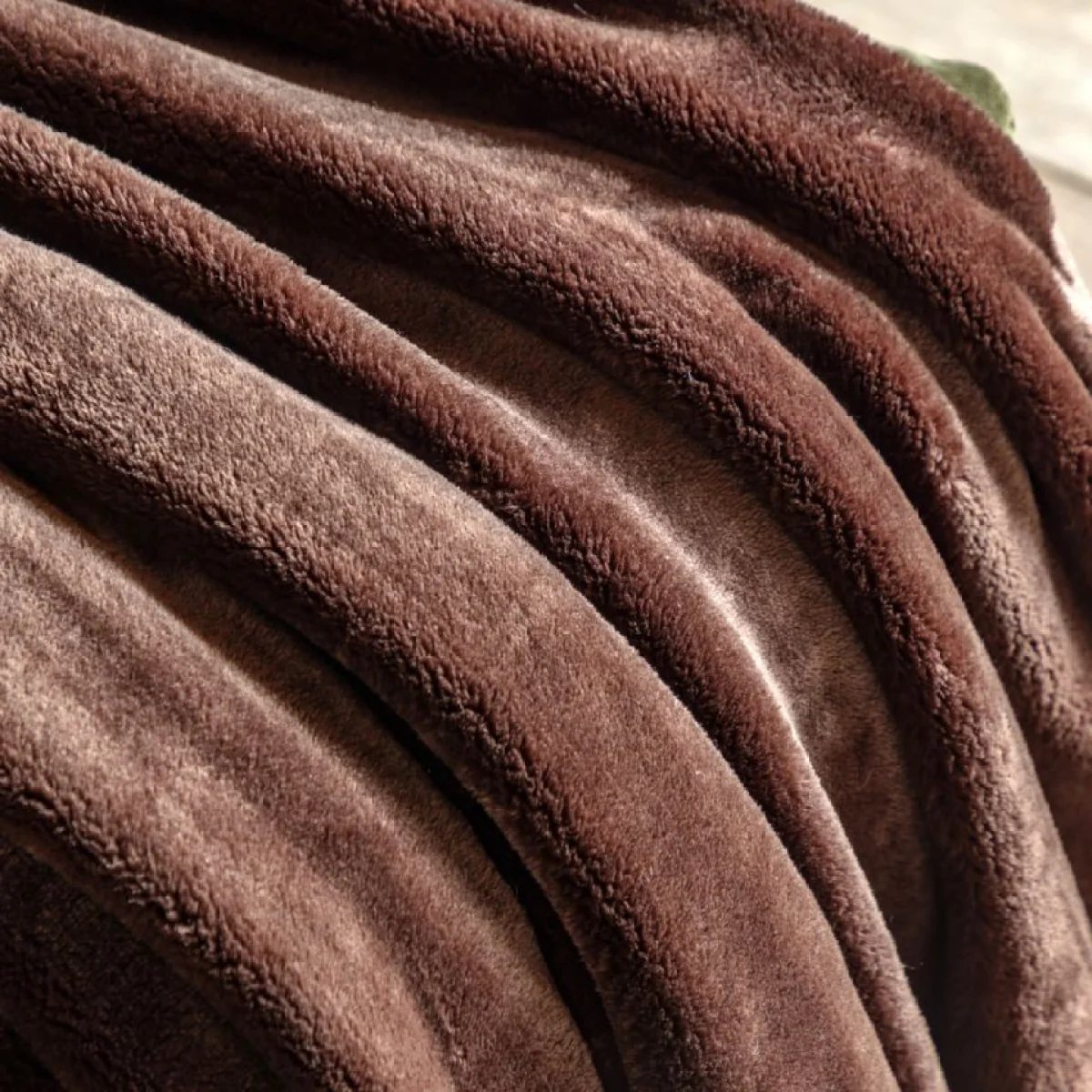 Mellow Fleece Throw in Chocolate – image 5