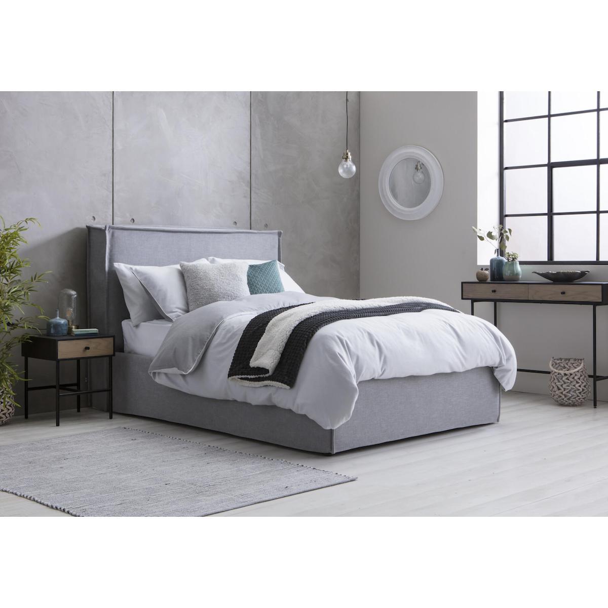 Kratos Embossed throw in Charcoal – image 2