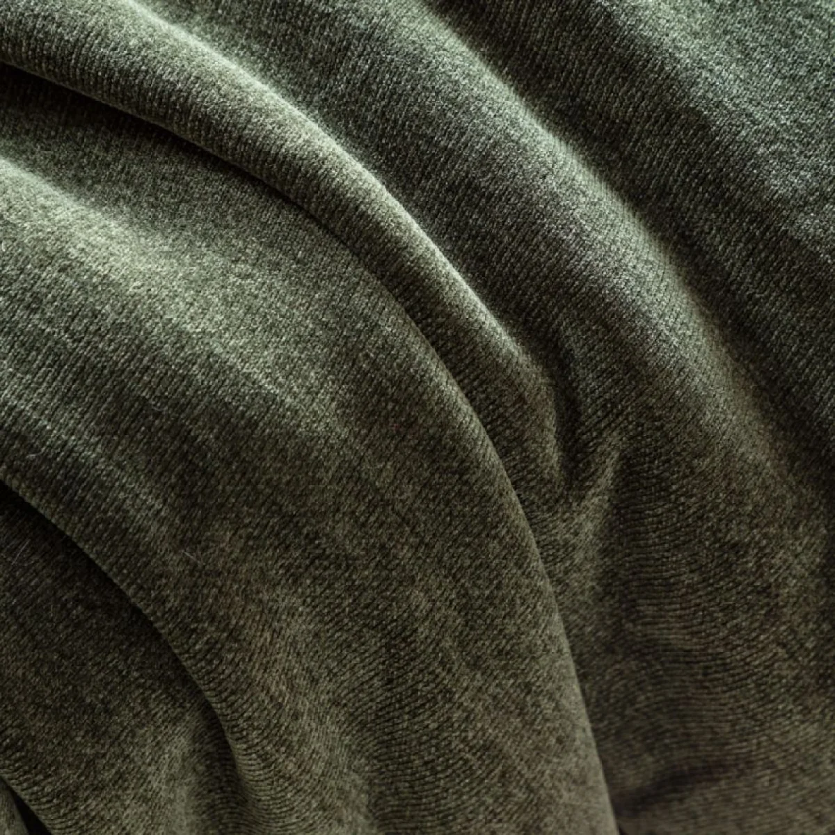 Nestle Sherpa Throw in Forest Green – image 5