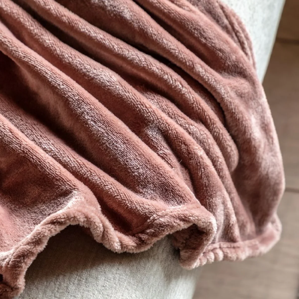 Comfort Flannel Fleece Throw in Pink – image 6