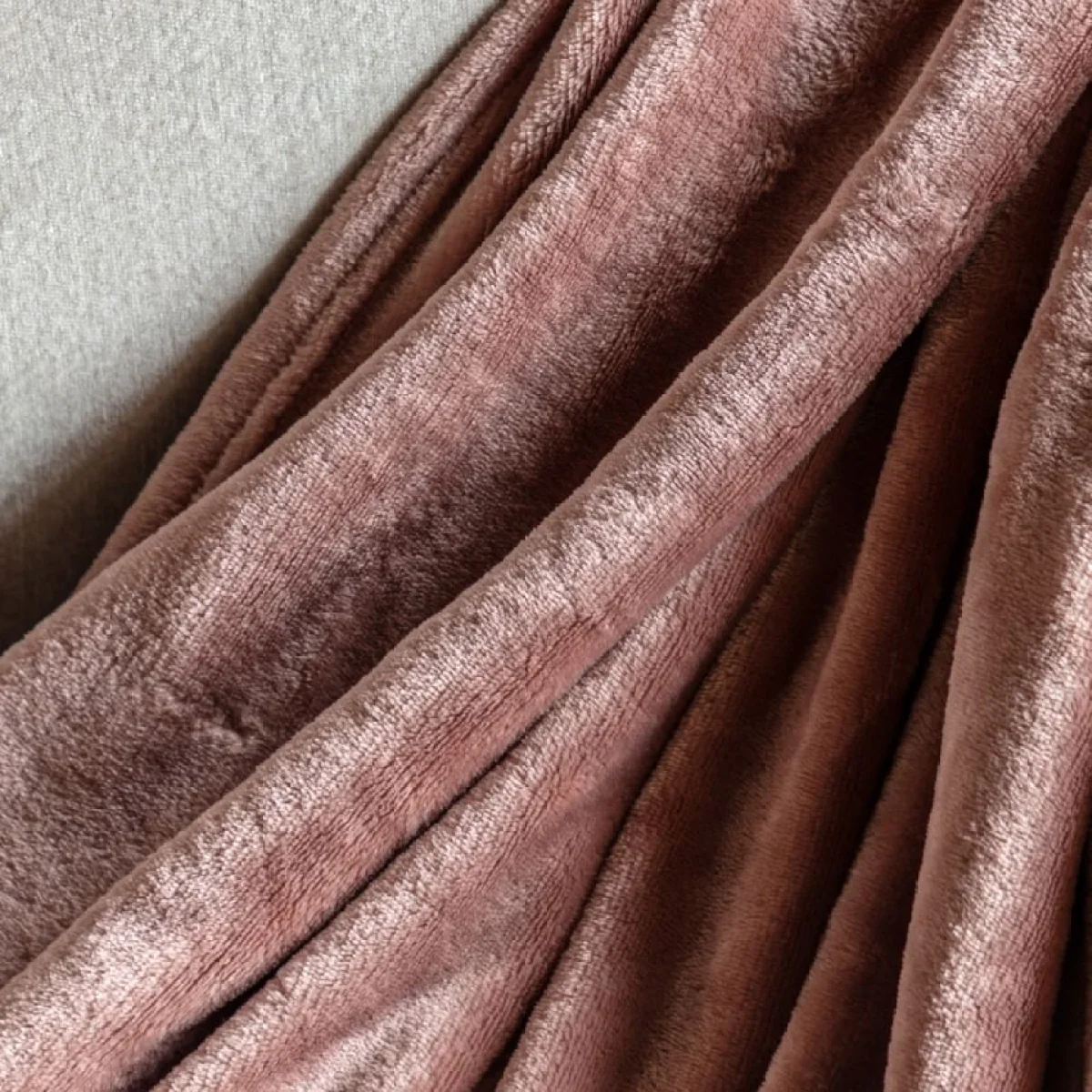 Comfort Flannel Fleece Throw in Pink – image 7