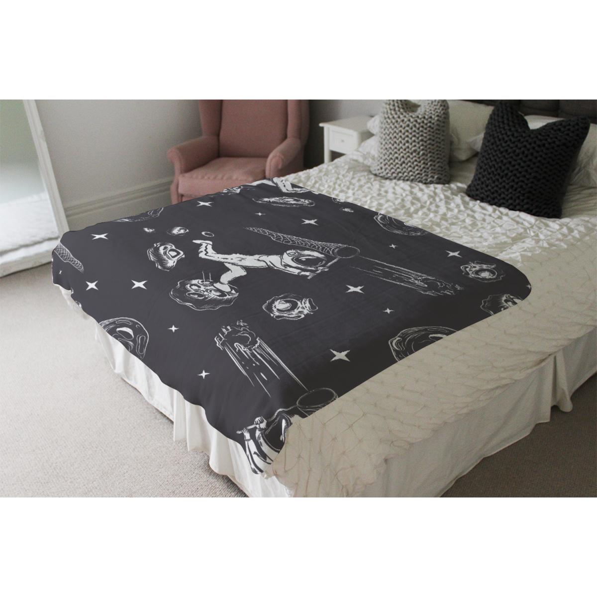Astronaut Catches A Comet Blanket - Black – image 4
