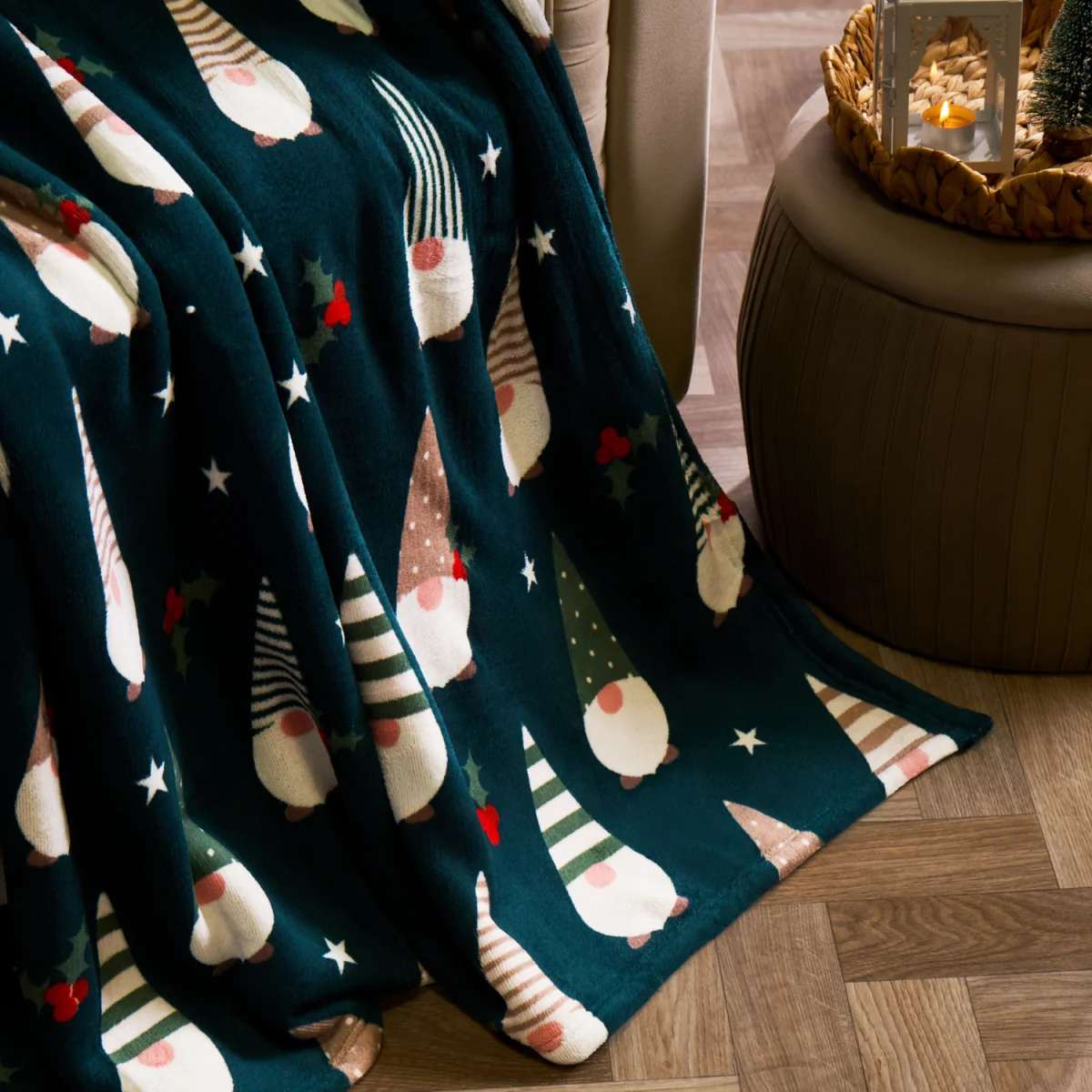 OHS Gonk Print Christmas Throw - Green – image 2