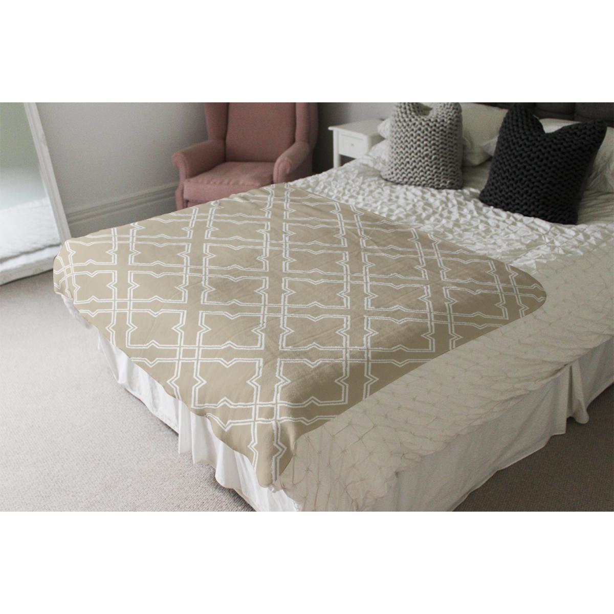Cross Ornament Pattern Blanket - Gold – image 3