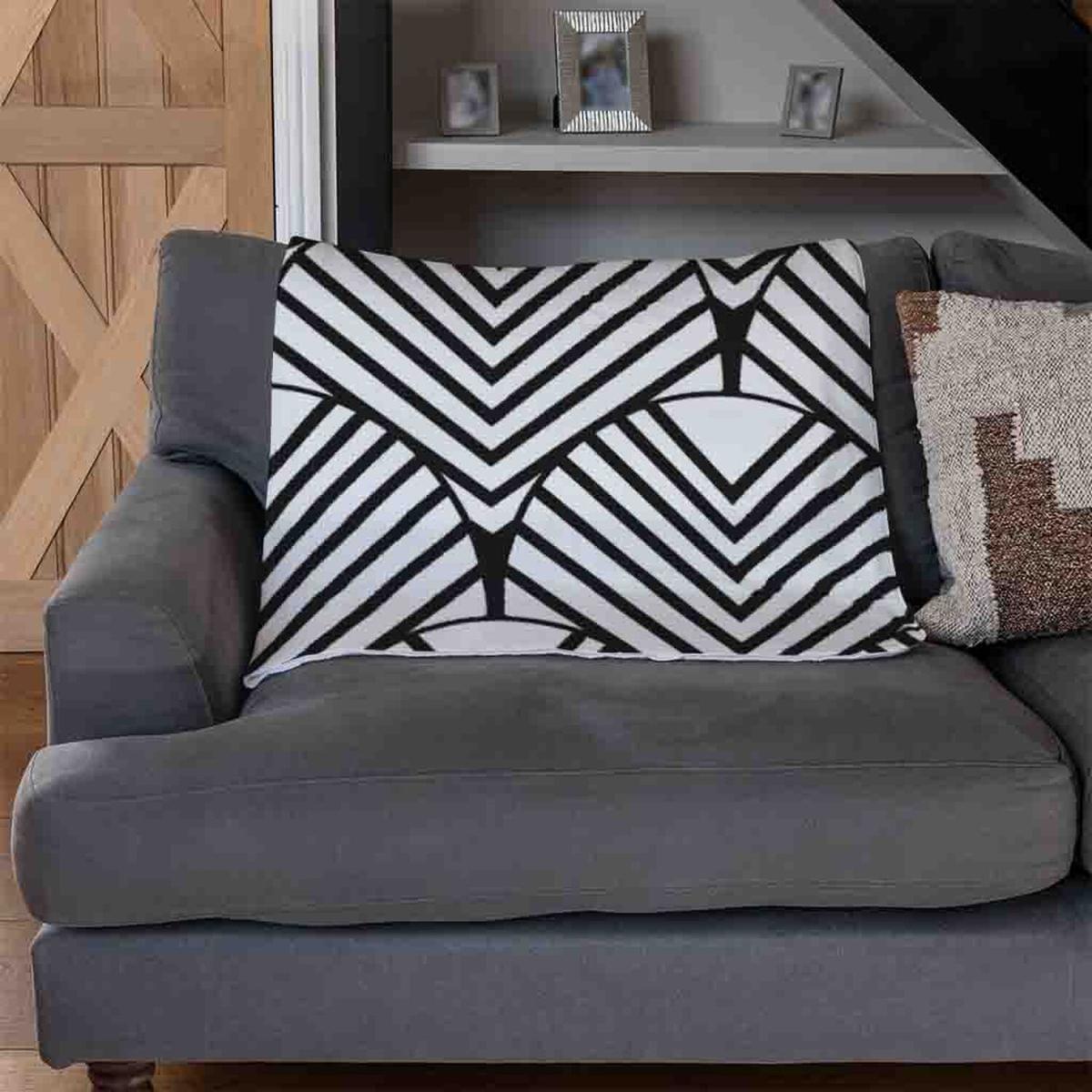 Black Geometric Decoration Blanket - Black – image 3