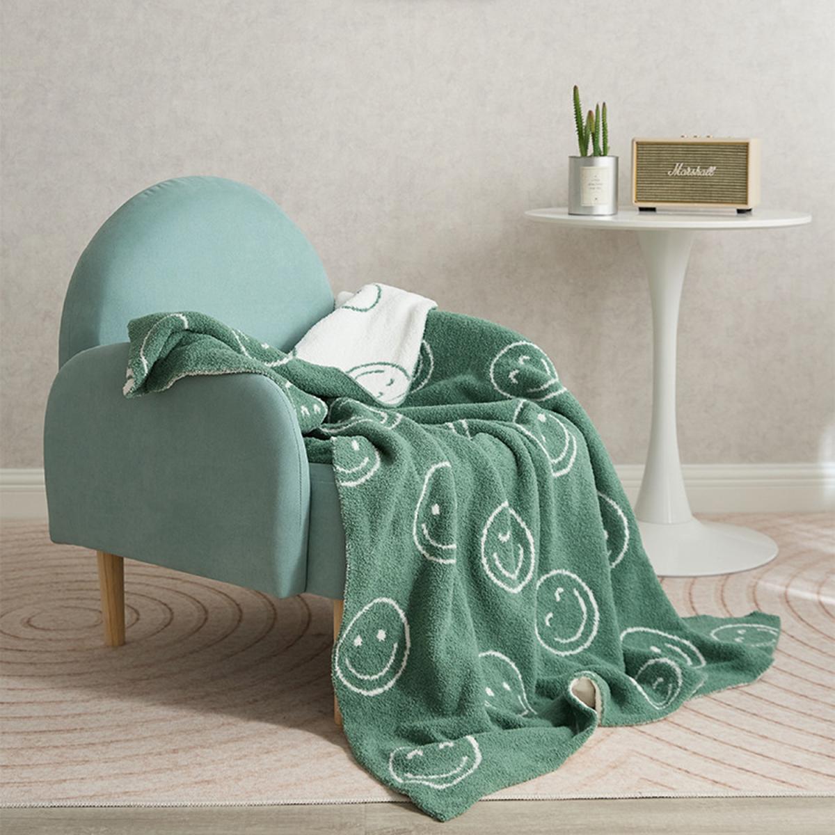 OEKO-TEX certified Smiley Face Throw - Green / 0.3kg – image 2