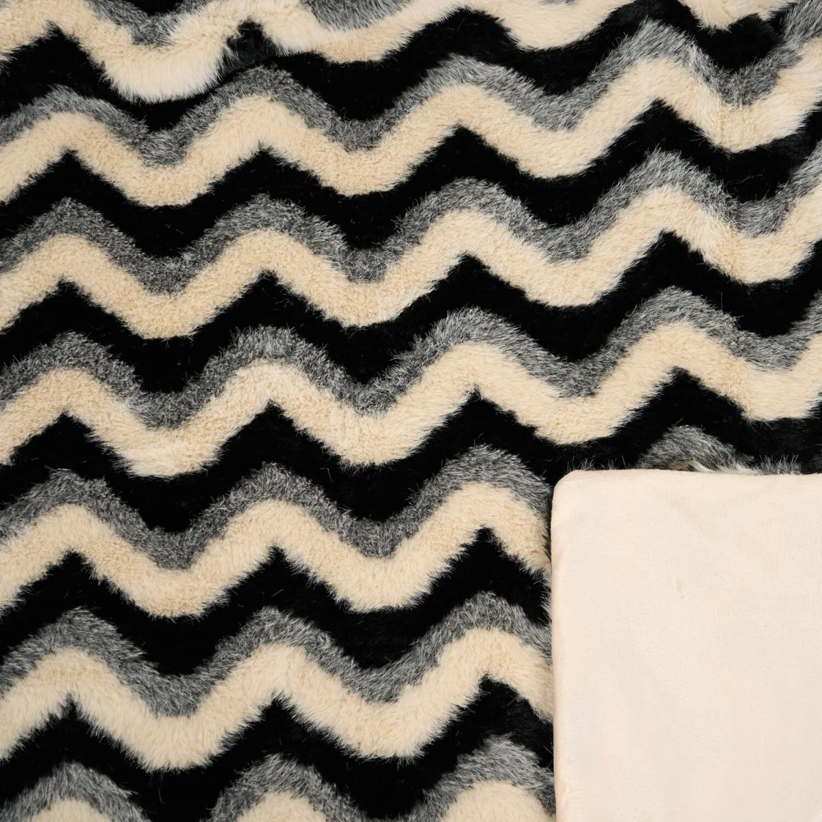 Moda Faux Fur Throw – image 7