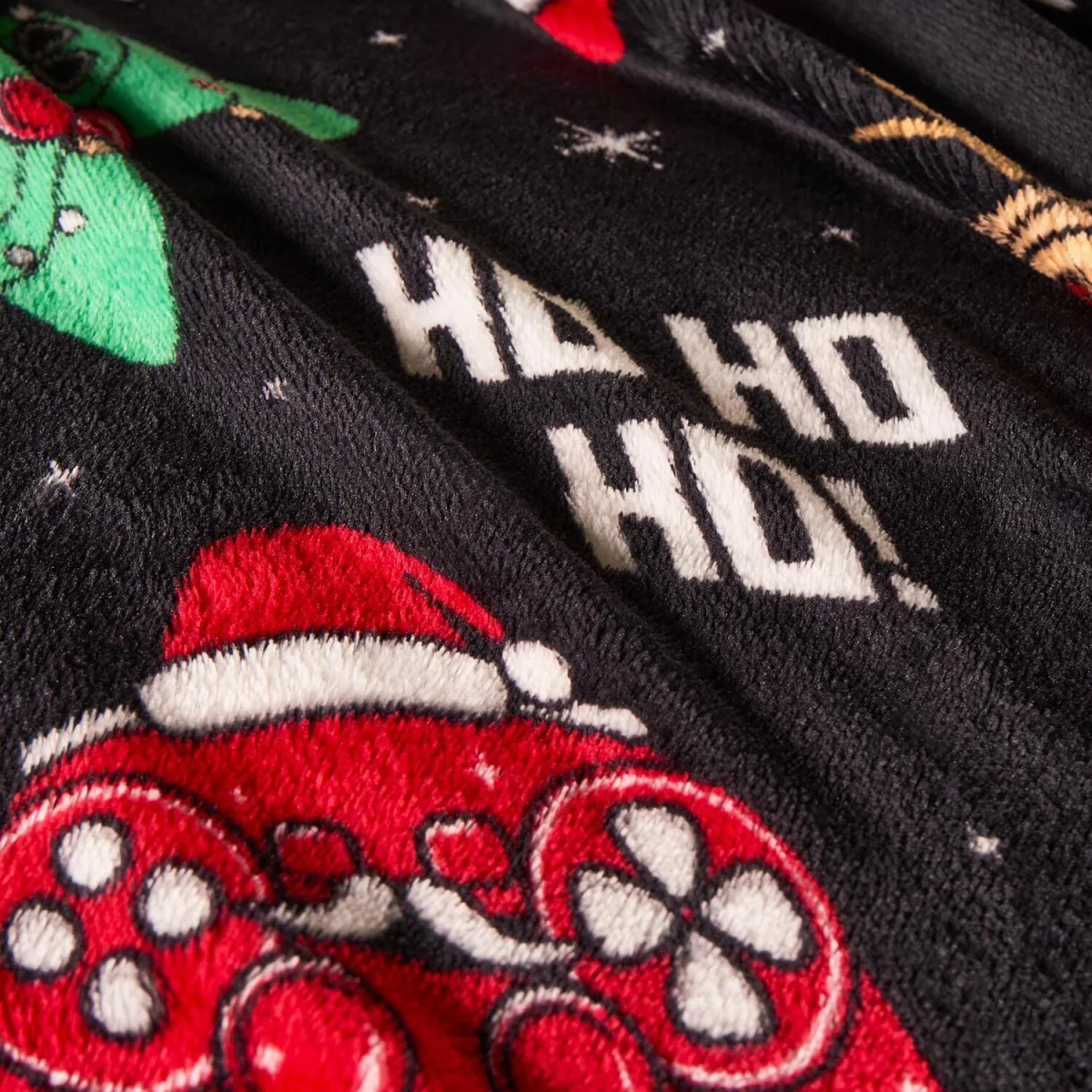 OHS Christmas Gaming Throw - Black – image 3