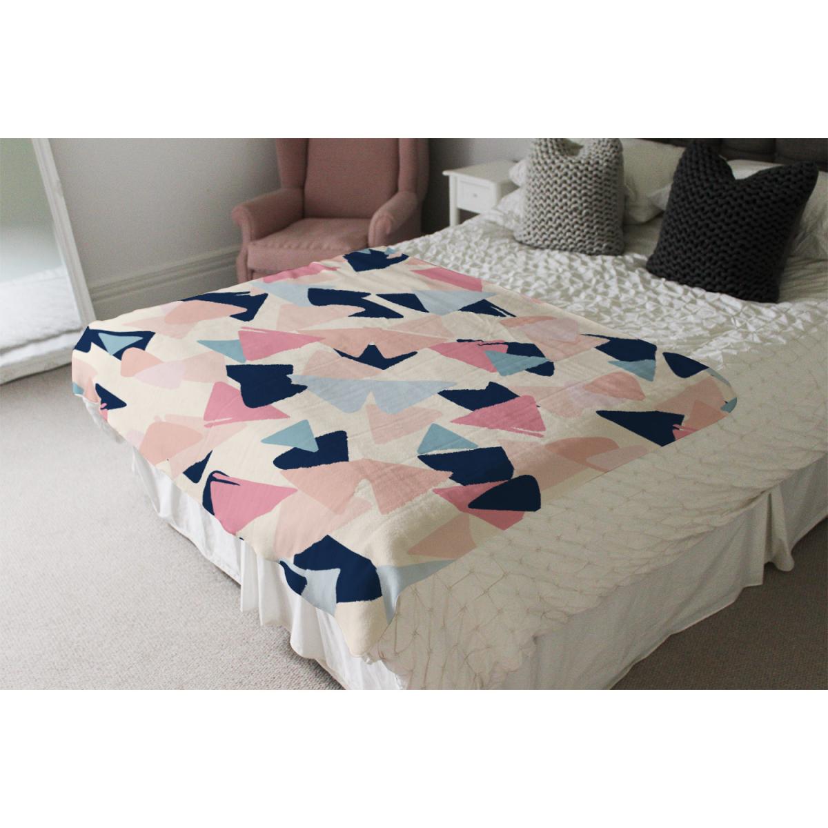 Pastel Coloured Triangles Blanket - Pink – image 4