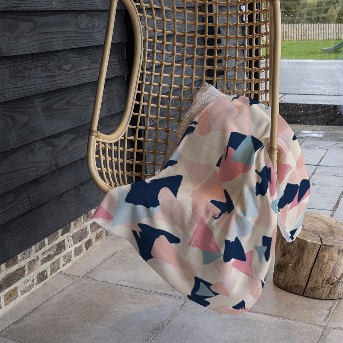 Pastel Coloured Triangles Blanket - Pink – image 1
