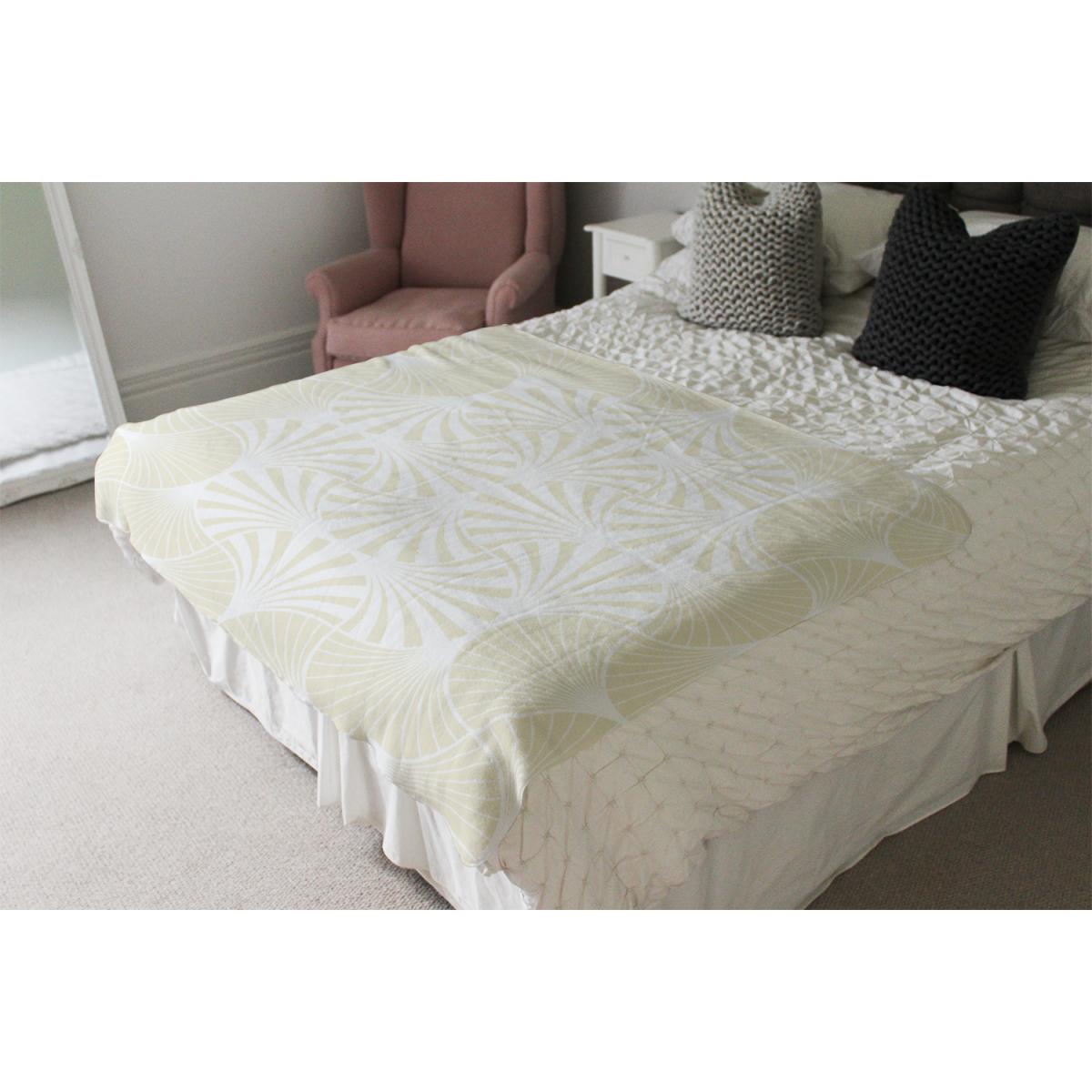 Golden Star Ornament Blanket - Gold – image 4