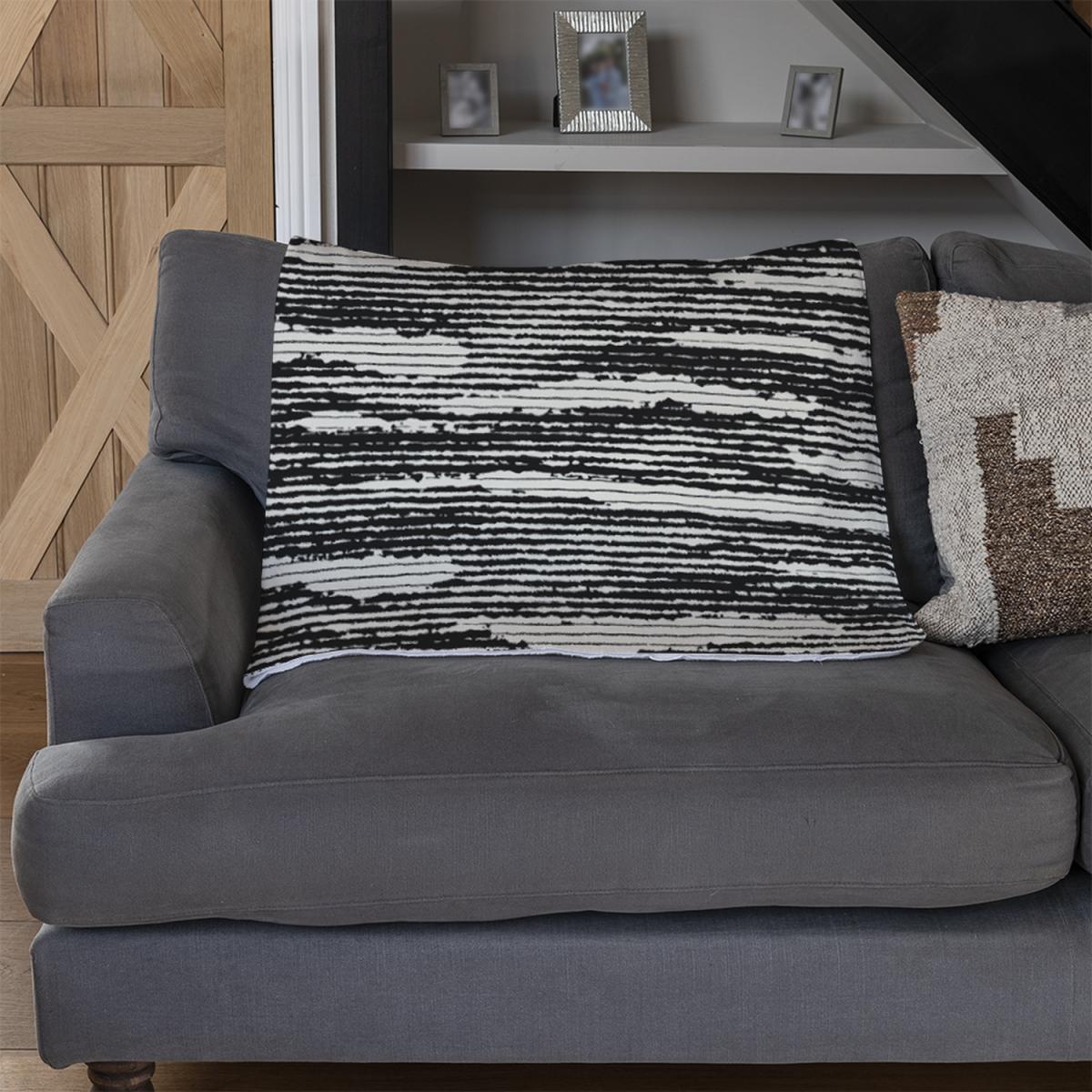 Grunged Stripes Blanket - Black – image 3