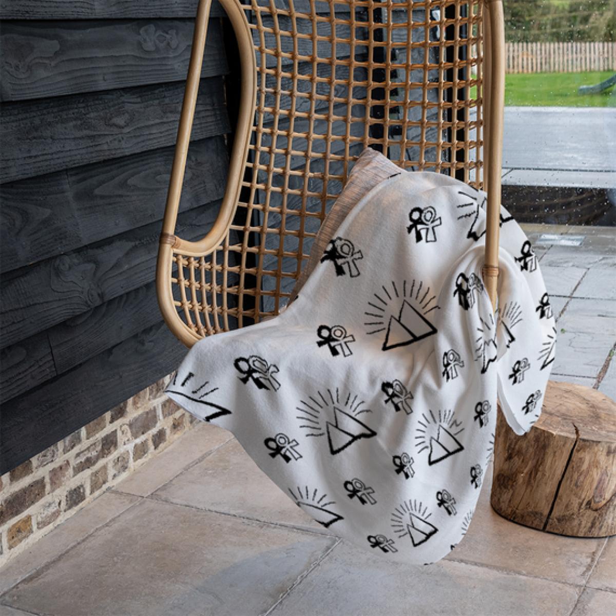 Egyptian Pyramid And Ankh Blanket - White – image 1