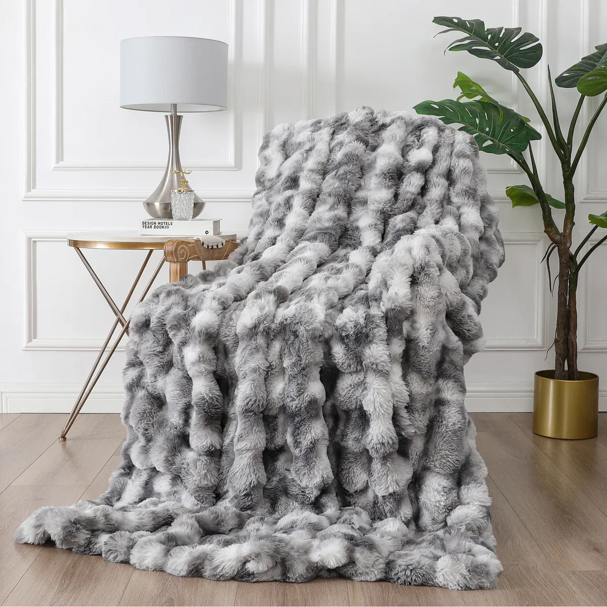 Nordic Faux Fur Blanket Throw (150x200 cm) - Silver – image 1