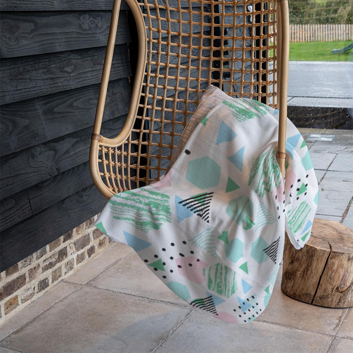 Geometric Shapes Blanket - Blue – image 5
