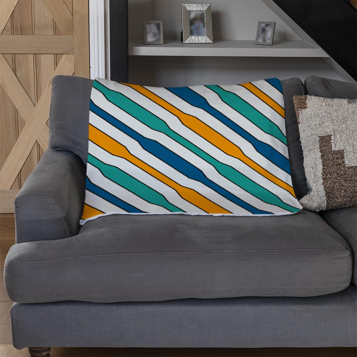 Ethnic Geometric Figures Blanket - Green – image 3