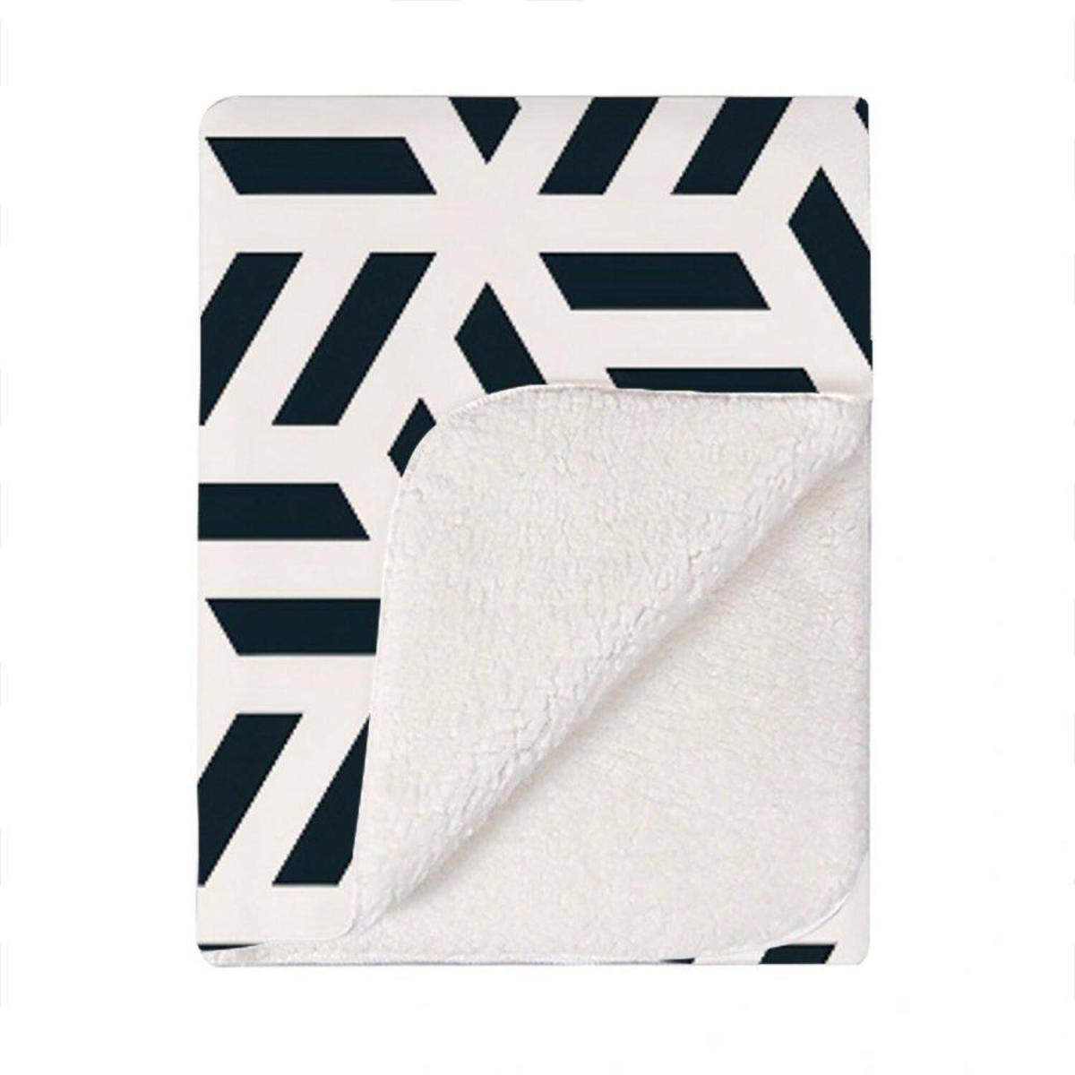 Geometric Monochrome Hexagonal Pattern Blanket - Black – image 2