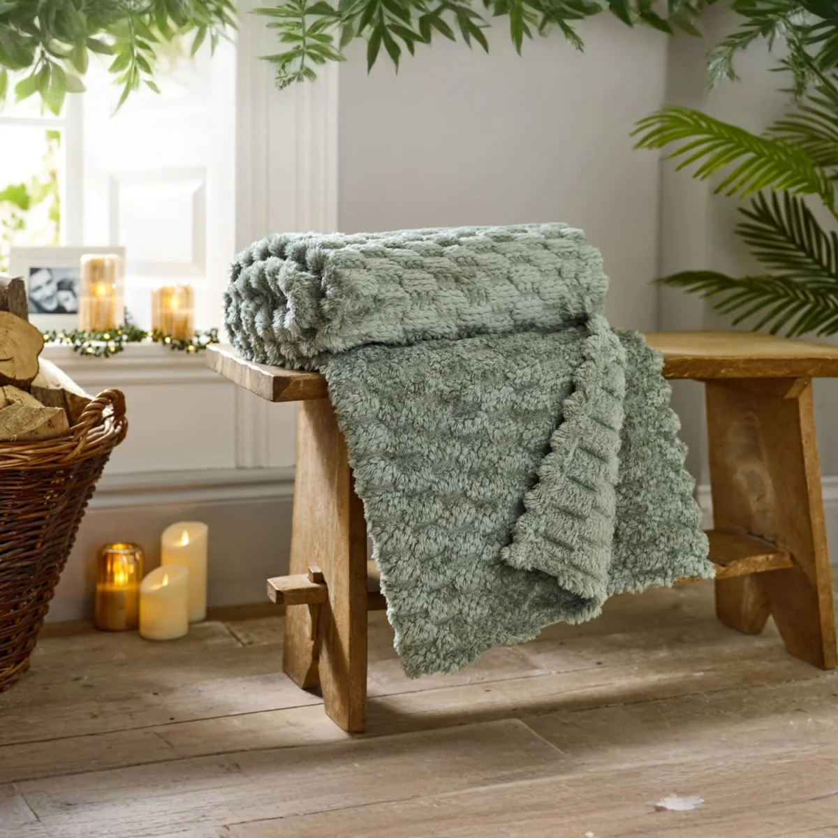 Deyongs Featherstone SuperSoft Textured Extra Warm Luxury Throw 130x170 cm Silver - Sage – image 2