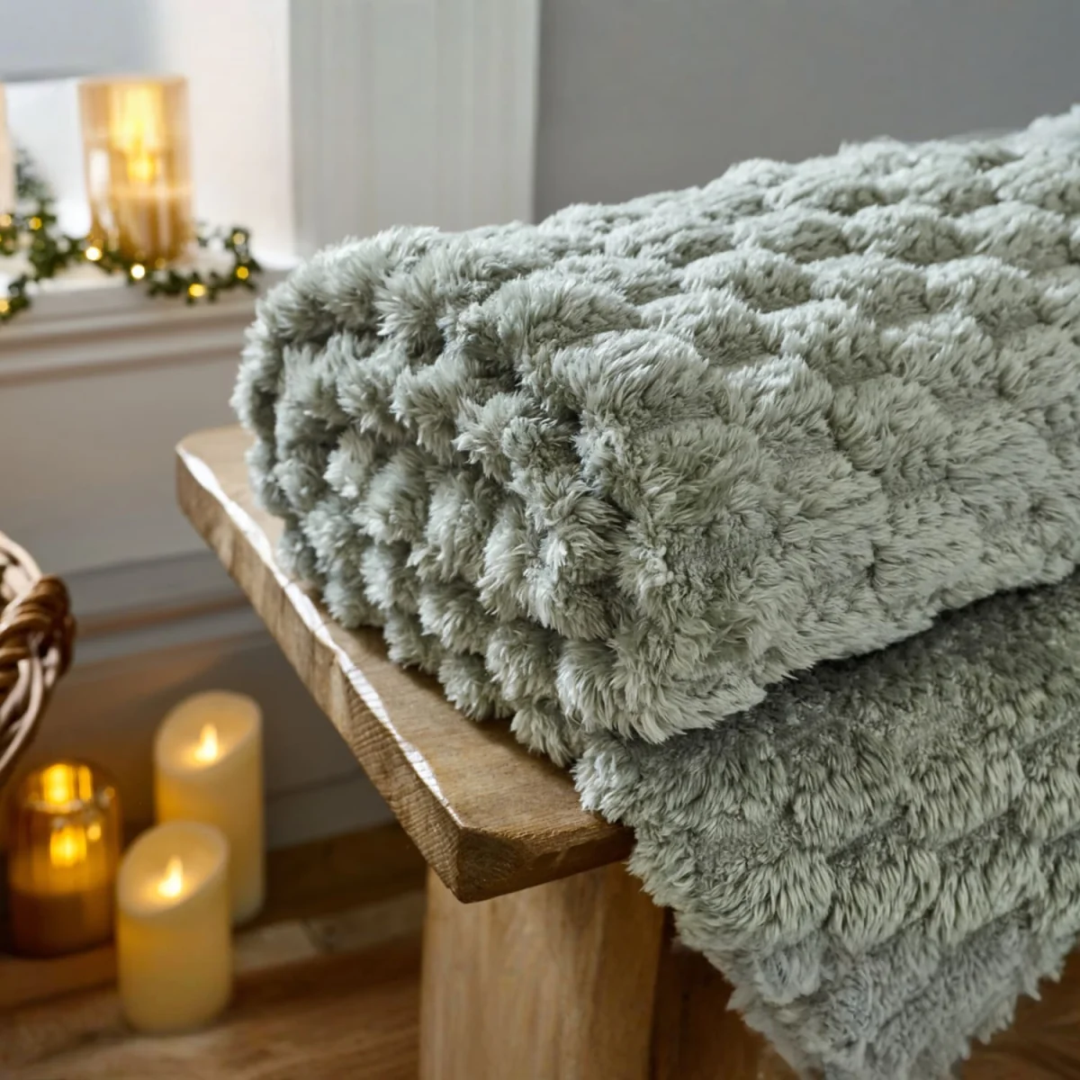 Deyongs Featherstone SuperSoft Textured Extra Warm Luxury Throw 130x170 cm Silver - Sage – image 3