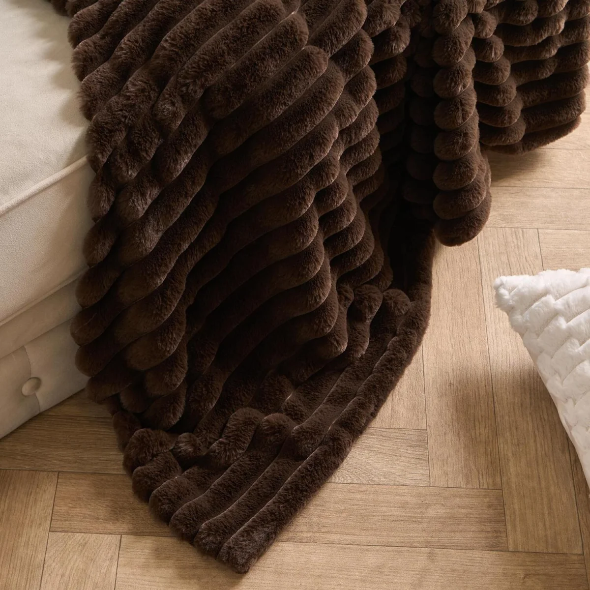 OHS Faux Fur Thick Ribbed Throw - Chocolate / 125cm / 1kg – image 1