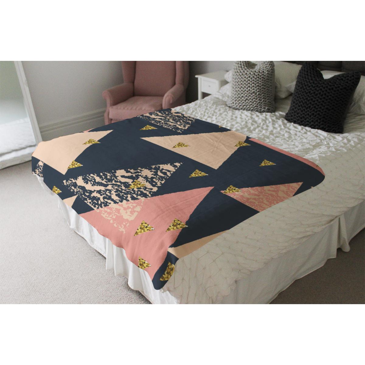 Triangle Pattern Blanket - Pink – image 4