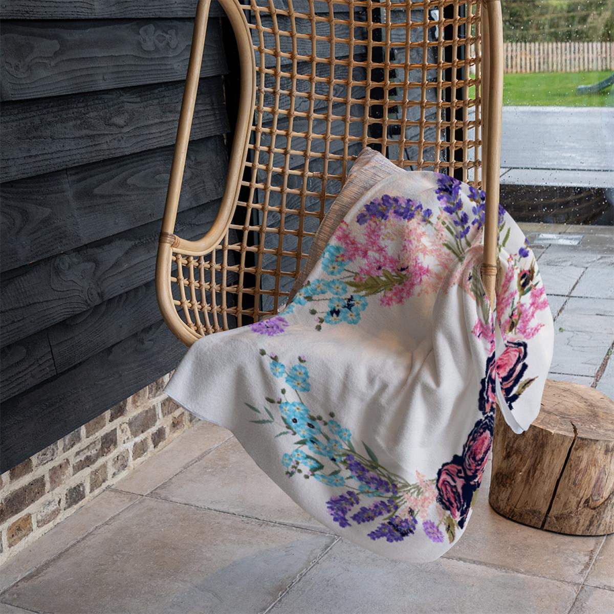 Beautiful Reath Blanket - Pink – image 1