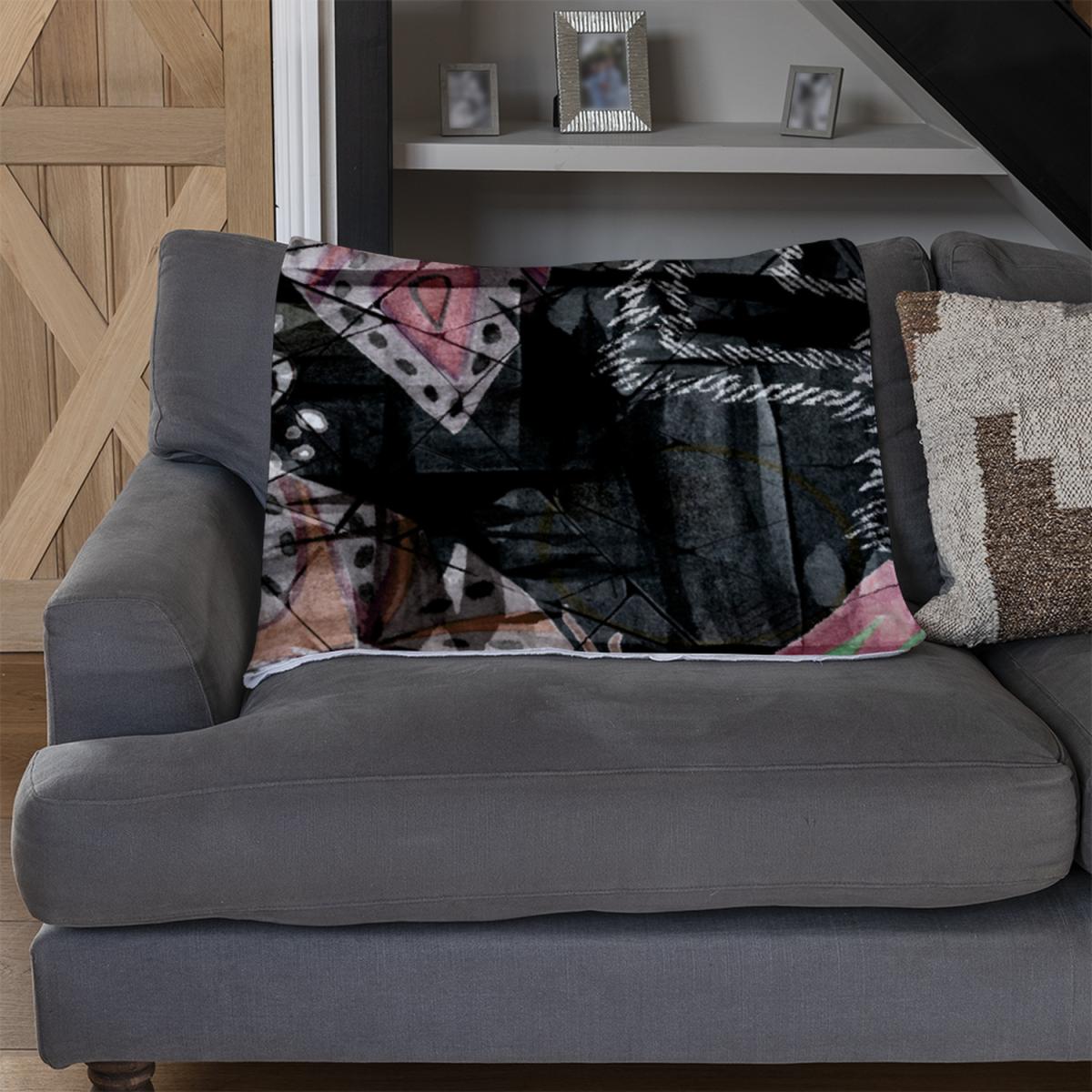 Boho Pattern With Feathers Blanket - Black – image 3