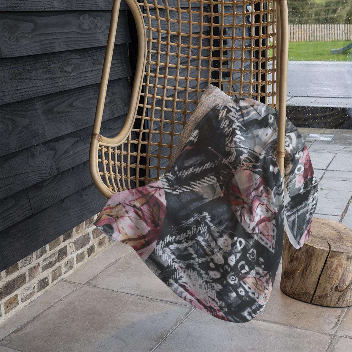 Boho Pattern With Feathers Blanket - Black – image 1