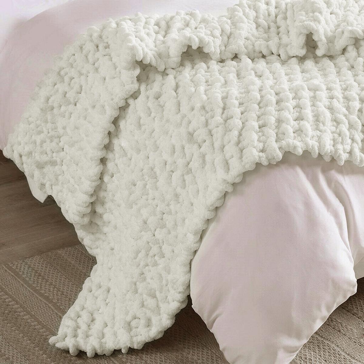 Chunky Knit Throws Blanket in Creamy White - Creamy White / 100cm – image 2