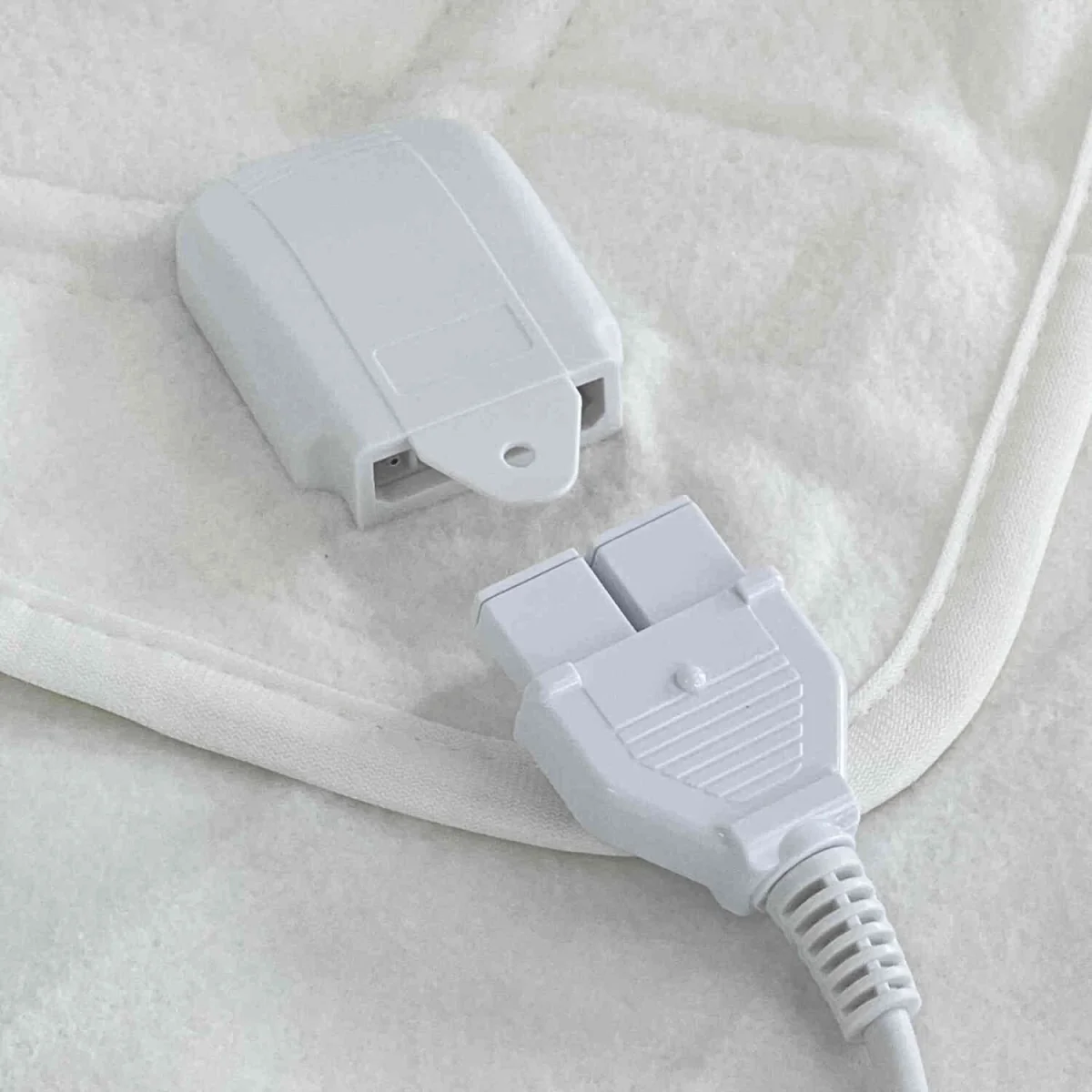 Electric Heated Underblanket with 3 Heat Settings - Single - White / 650.00mm – image 5