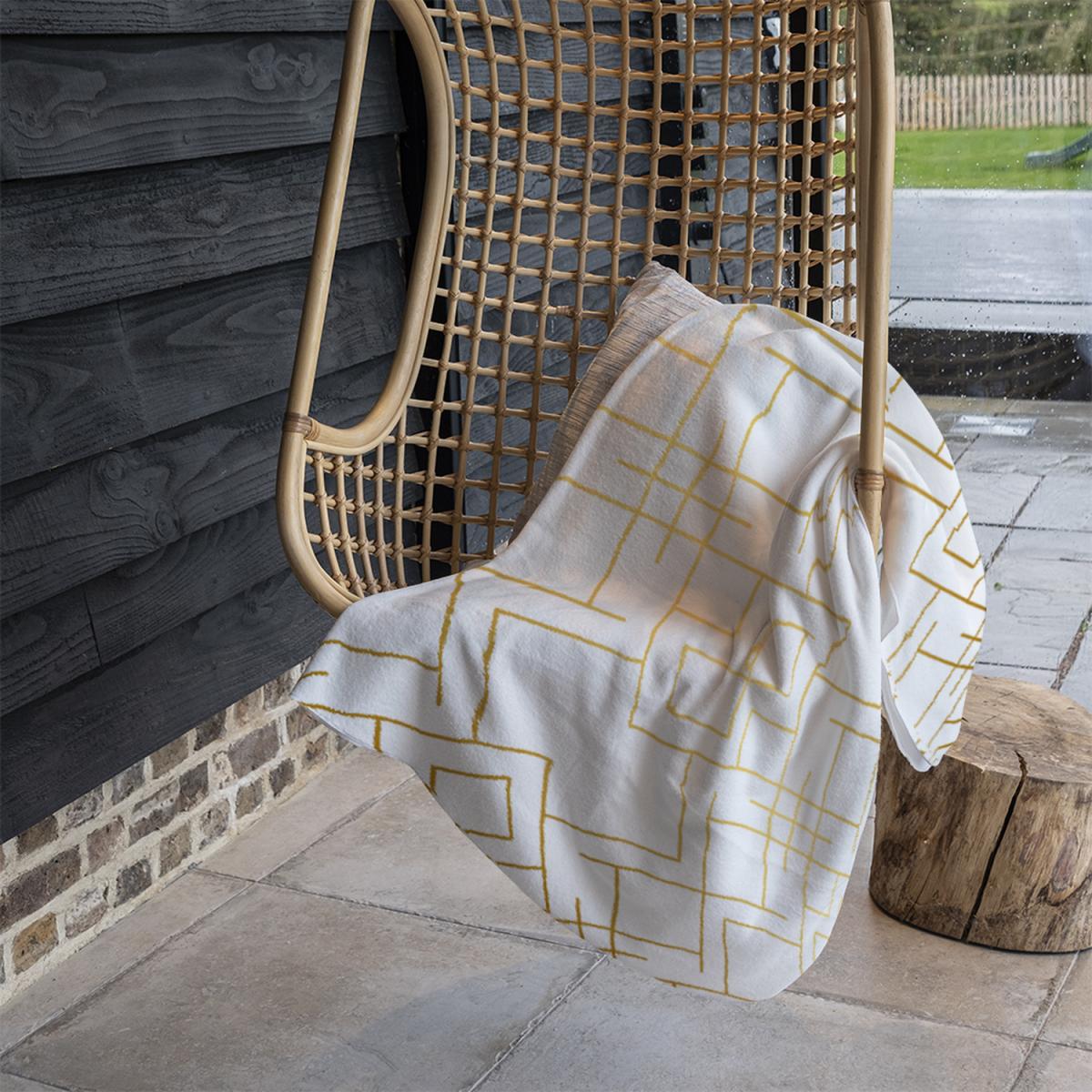Golden Geo Pattern Blanket - Gold – image 1