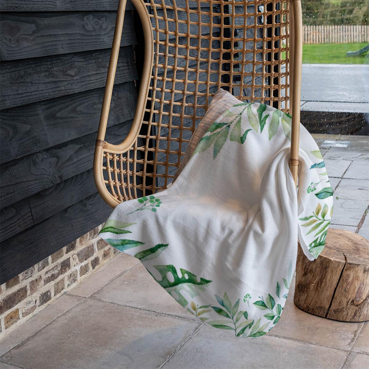 Light Botanical Leaves Blanket - Green – image 1