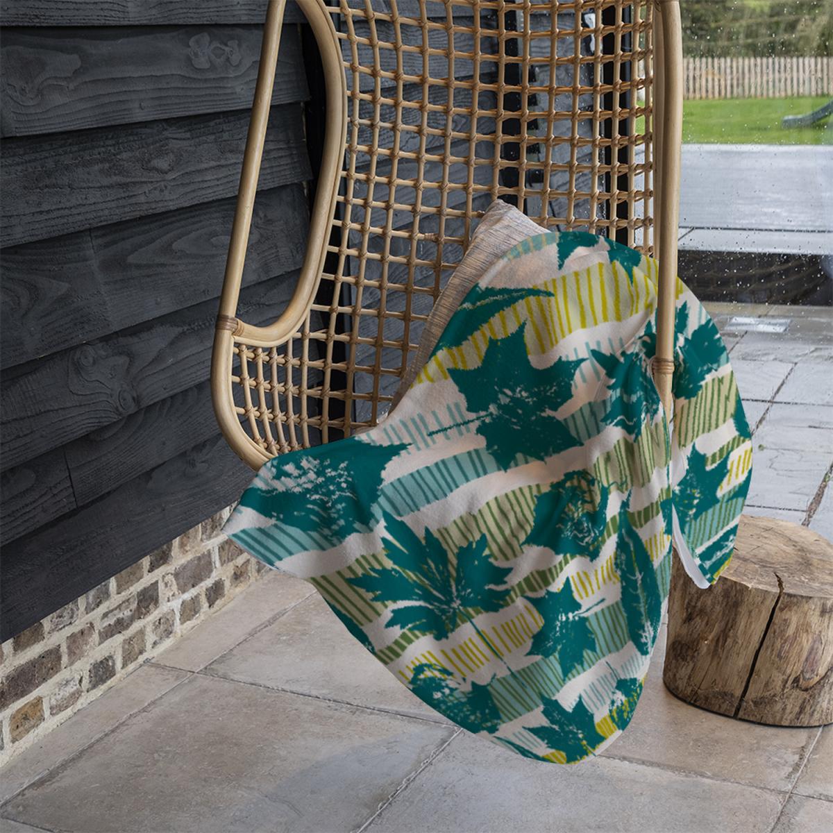 Autumn Pattern With Leaves On Geometric Blanket - Green – image 1