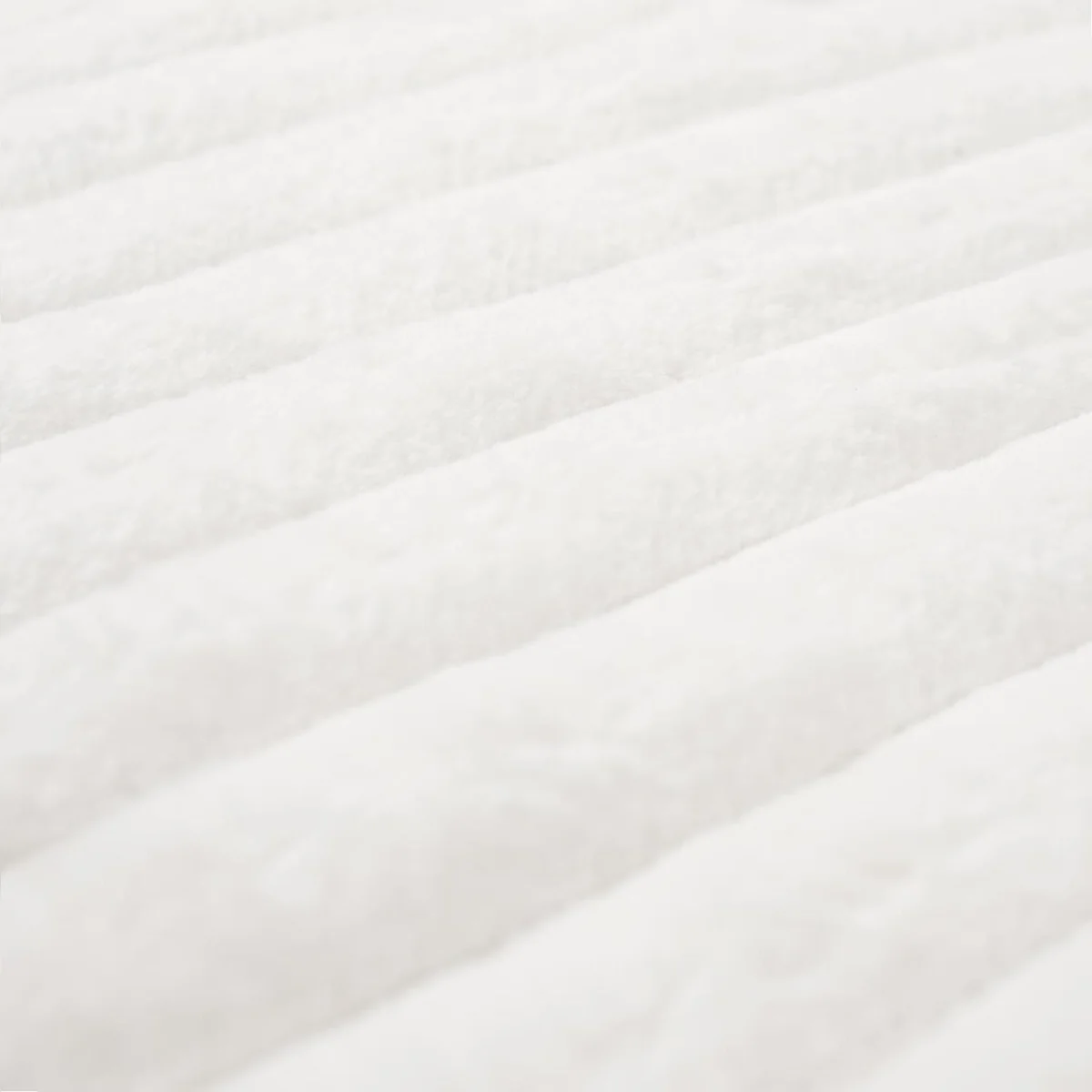 OHS Faux Fur Thick Ribbed Throw - White / 150cm / 1.5kg – image 3