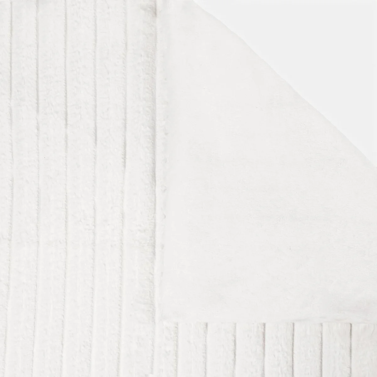 OHS Faux Fur Thick Ribbed Throw - White / 150cm / 1.5kg – image 5