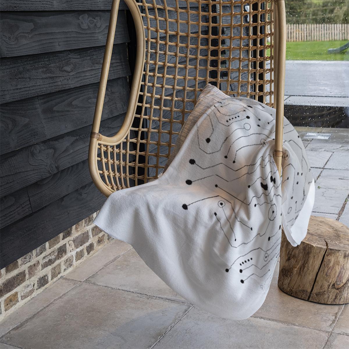 Circuit Technology Blanket - White – image 1