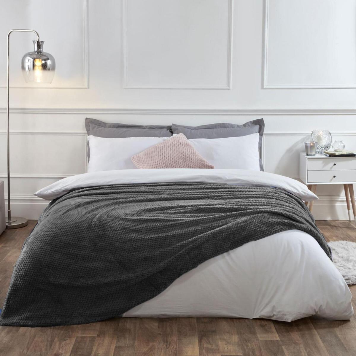 Luxury Large Waffle Honeycomb Mink Throw - Black / 200cm – image 4
