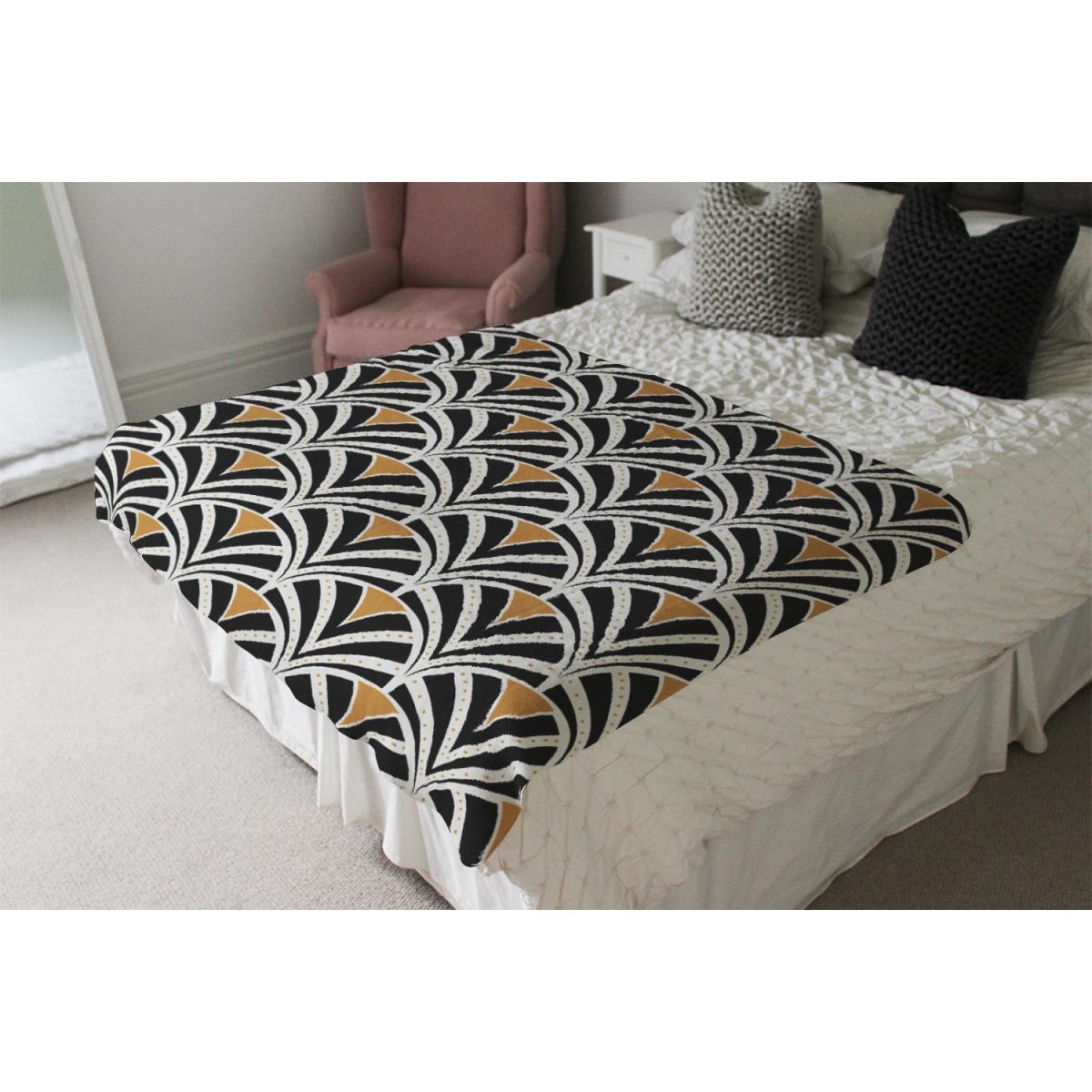 Black  Gold Shells Geometric Blanket - Black – image 4