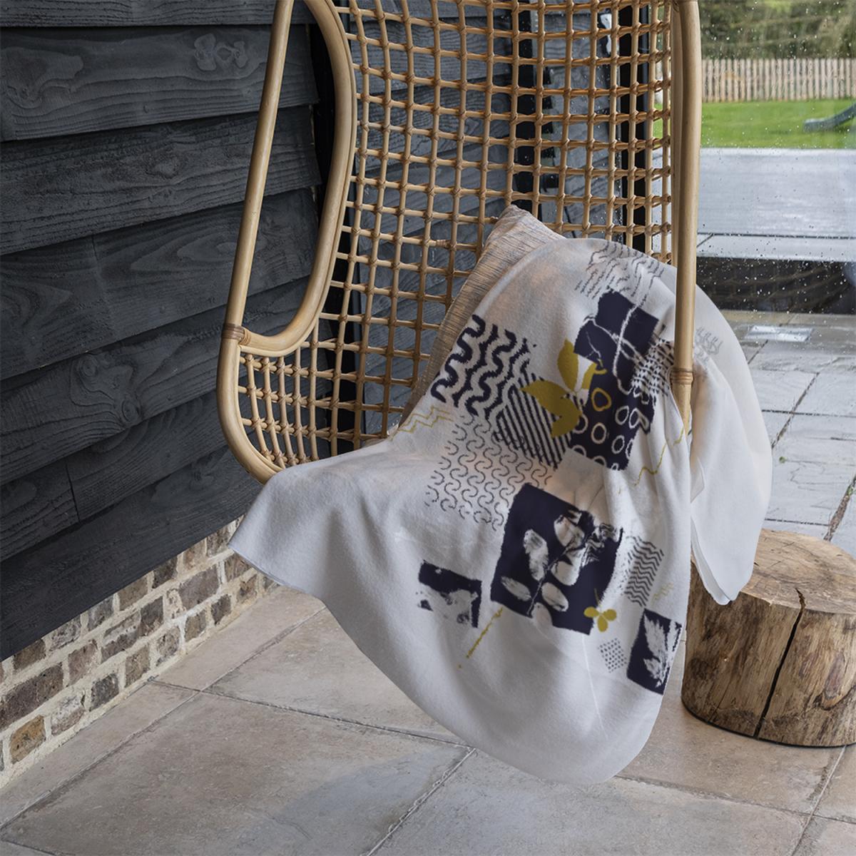 Geometric Squares Leaves Blanket - Blue – image 1