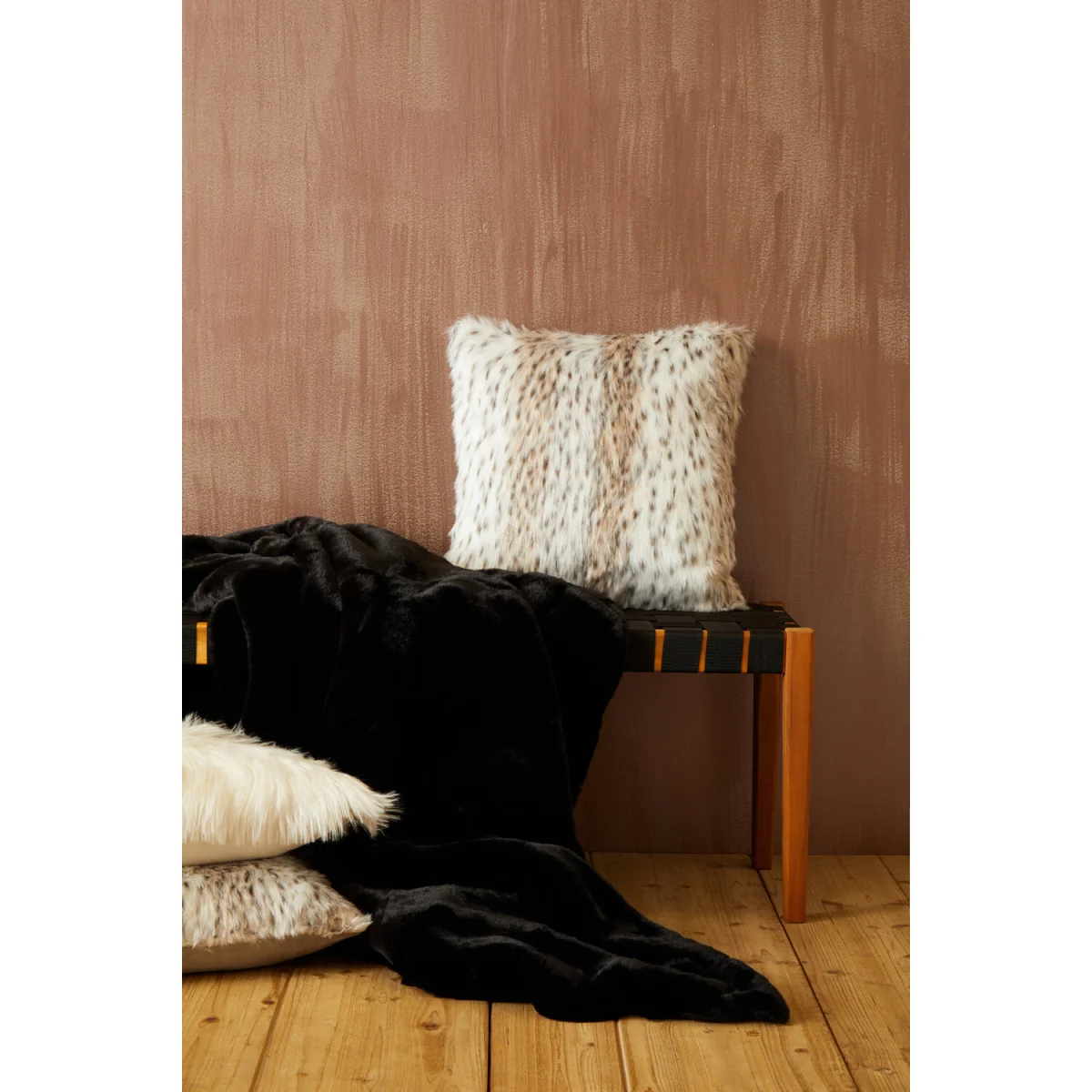 Bosie Lamina Black Faux Fur Throw - Black – image 3