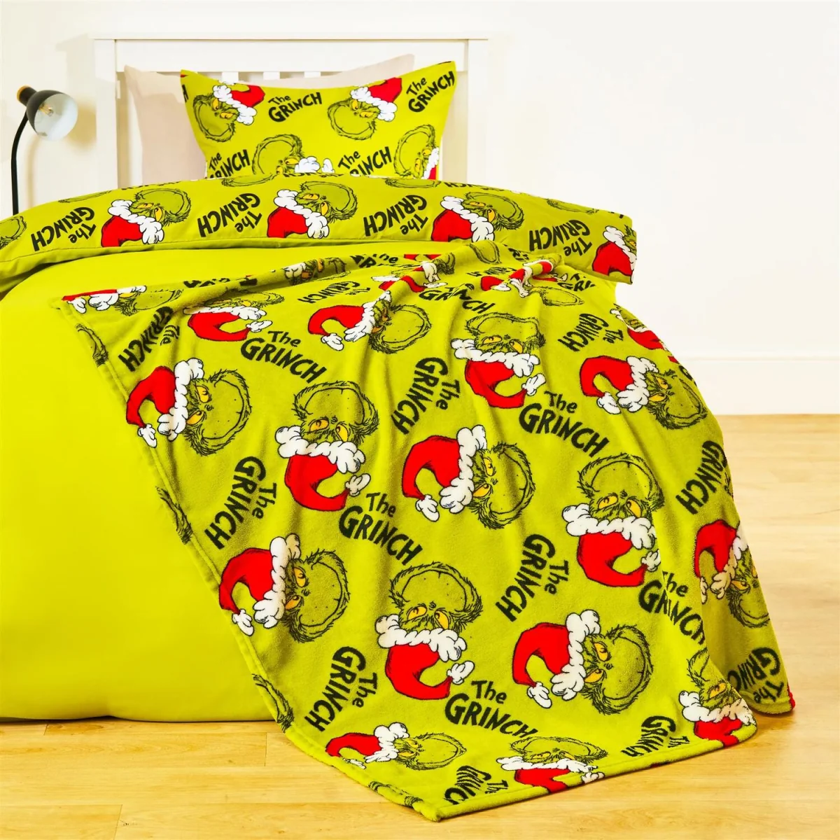 OHS Fleece Grinch Print Throw - Green – image 2